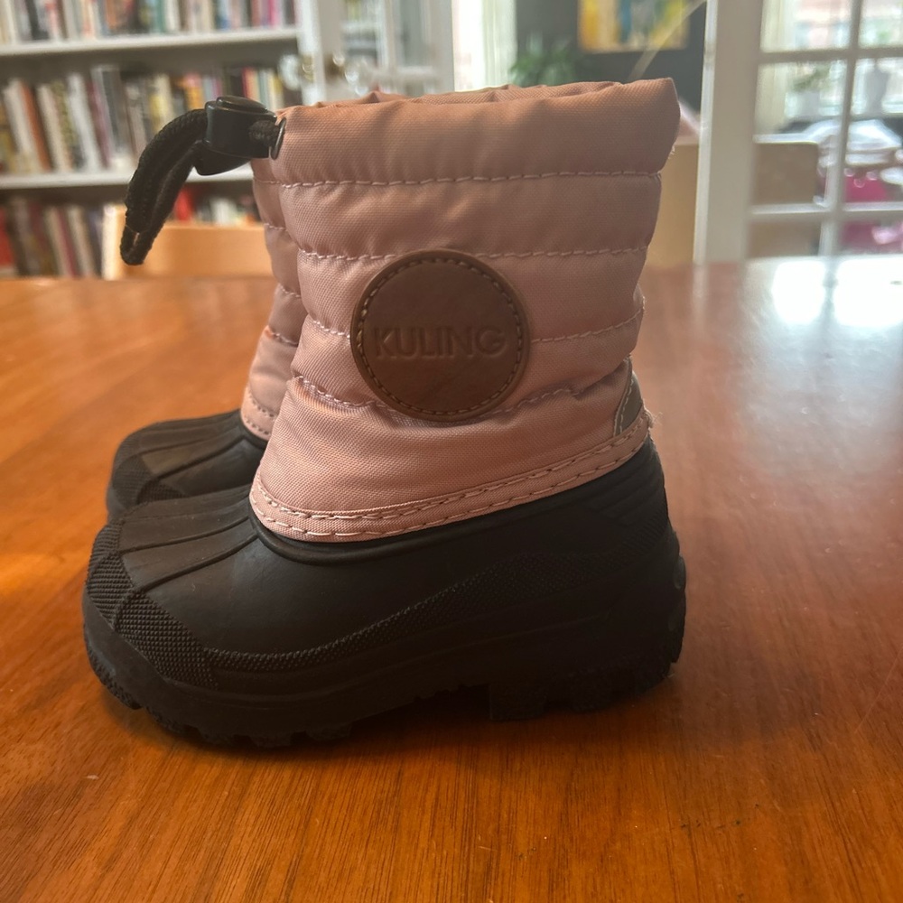 Kuling pink snow boots, size 6